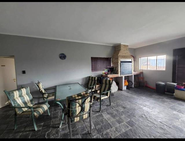 3 BEDROOM FREEHOLD FOR SALE IN HOEVELD PARK